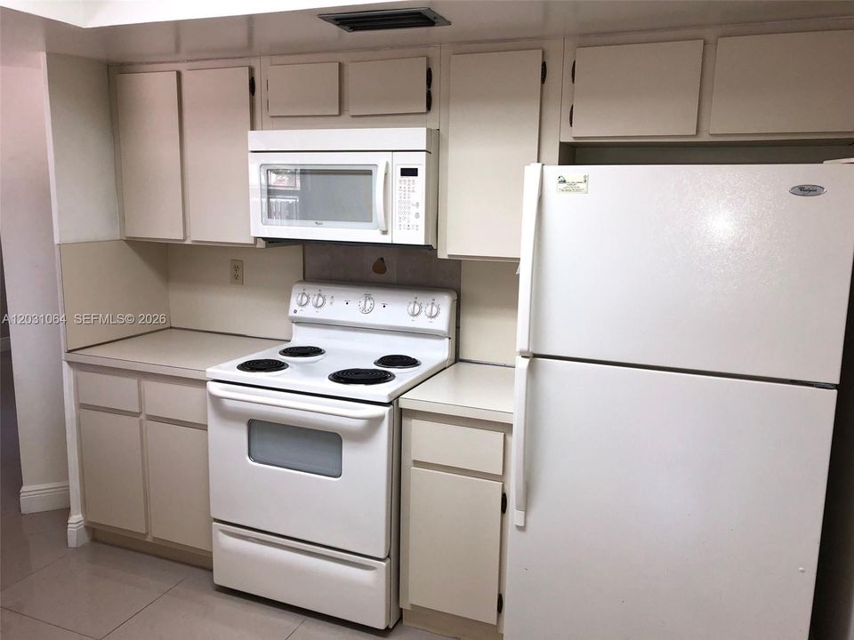 For Rent: $3,600 (3 beds, 3 baths, 1952 Square Feet)