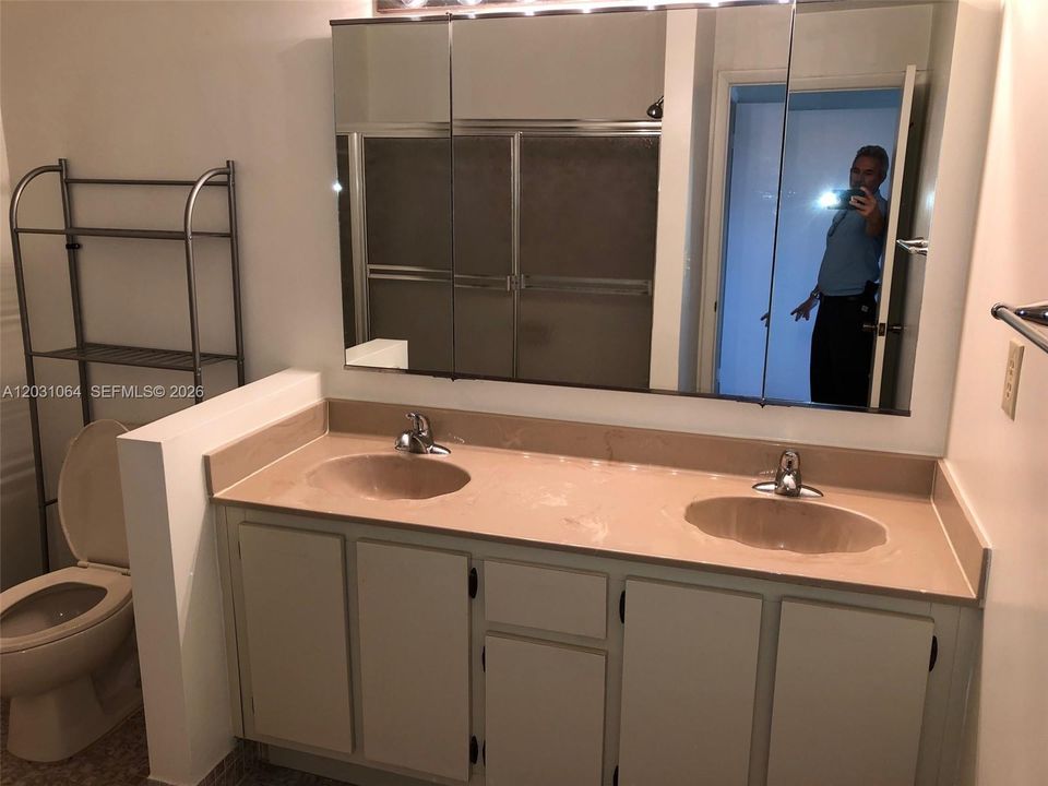 For Rent: $3,600 (3 beds, 3 baths, 1952 Square Feet)