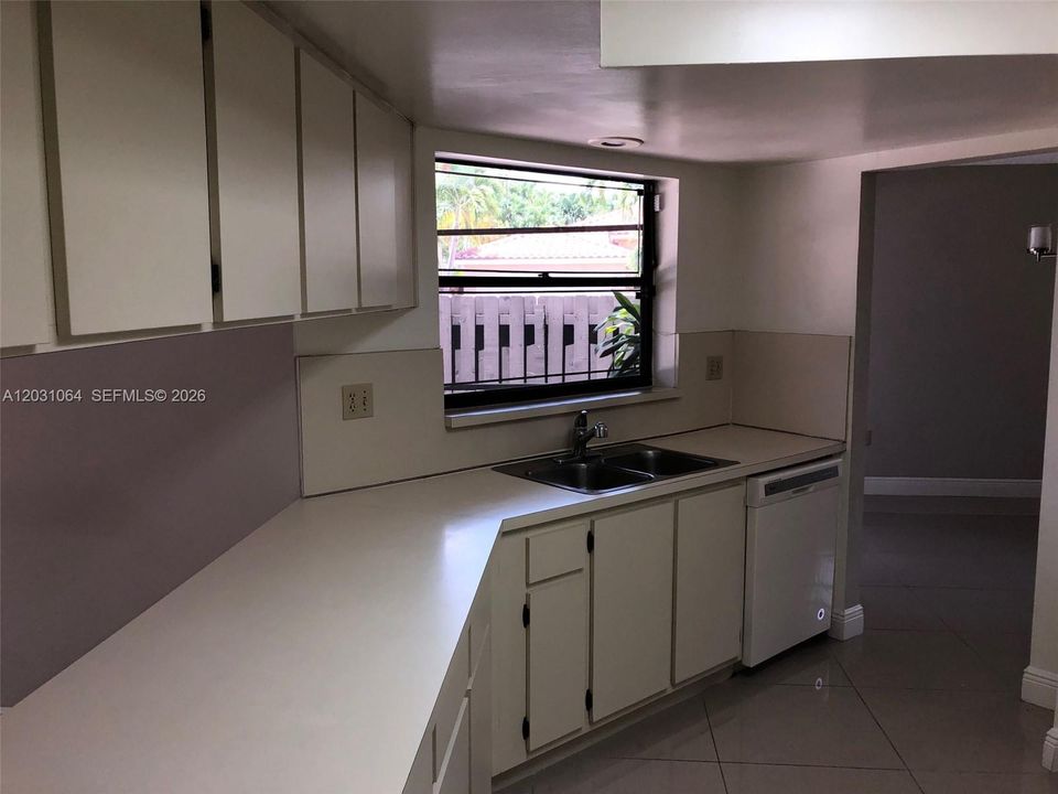 For Rent: $3,600 (3 beds, 3 baths, 1952 Square Feet)