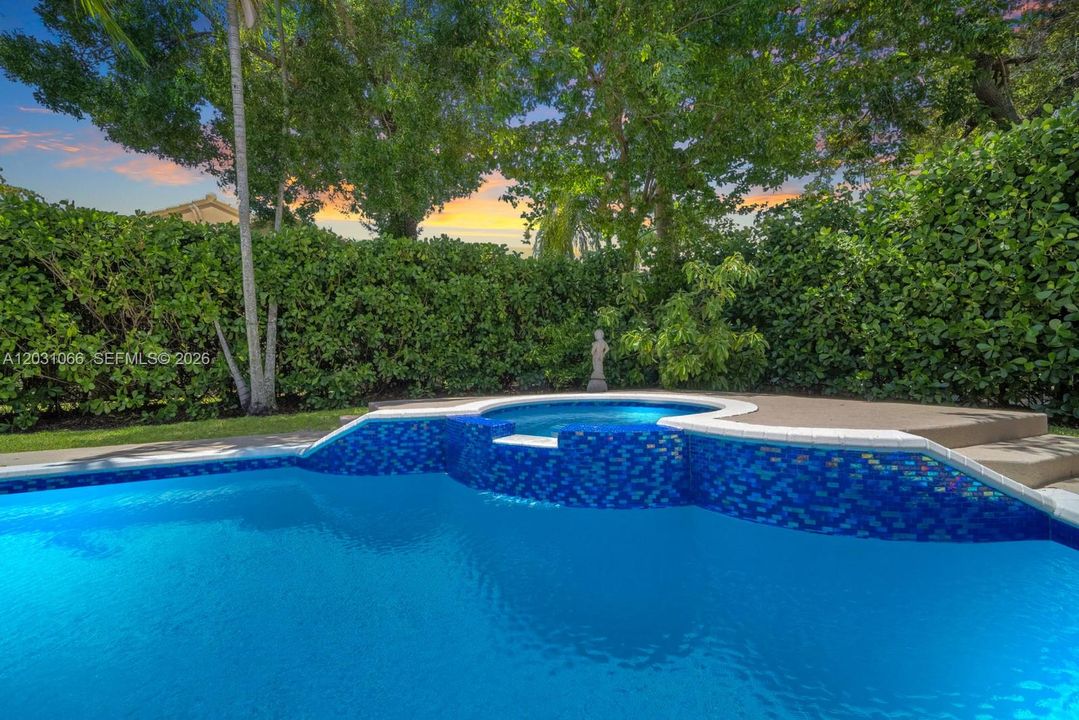 For Sale: $998,000 (5 beds, 4 baths, 3367 Square Feet)
