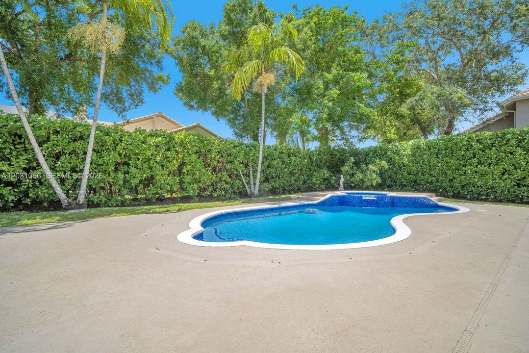 For Sale: $998,000 (5 beds, 4 baths, 3367 Square Feet)