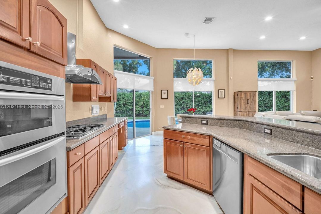 For Sale: $998,000 (5 beds, 4 baths, 3367 Square Feet)