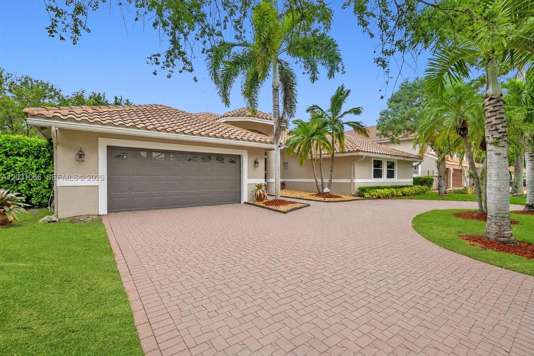 For Sale: $998,000 (5 beds, 4 baths, 3367 Square Feet)