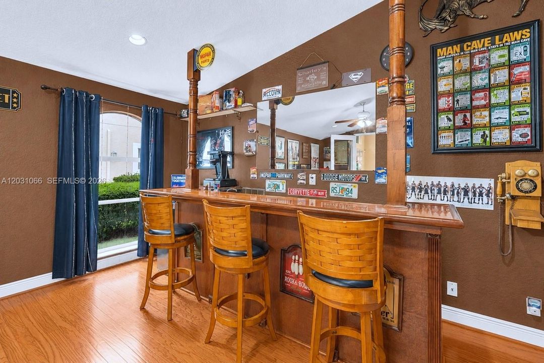 For Sale: $998,000 (5 beds, 4 baths, 3367 Square Feet)