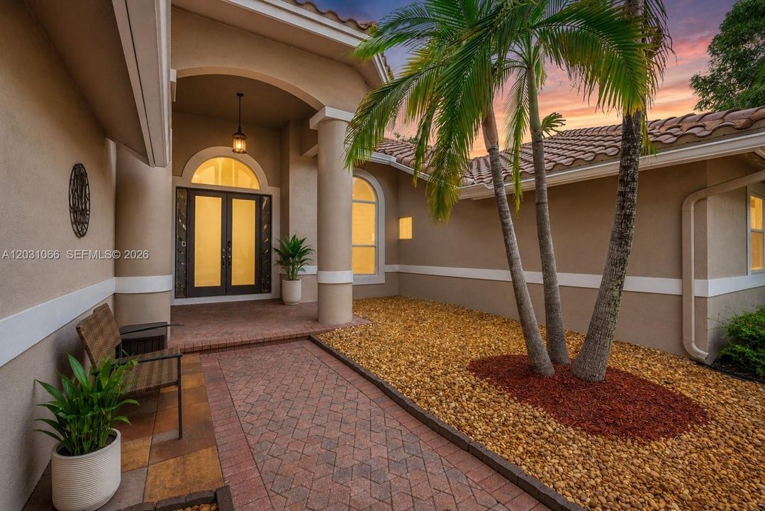 For Sale: $998,000 (5 beds, 4 baths, 3367 Square Feet)