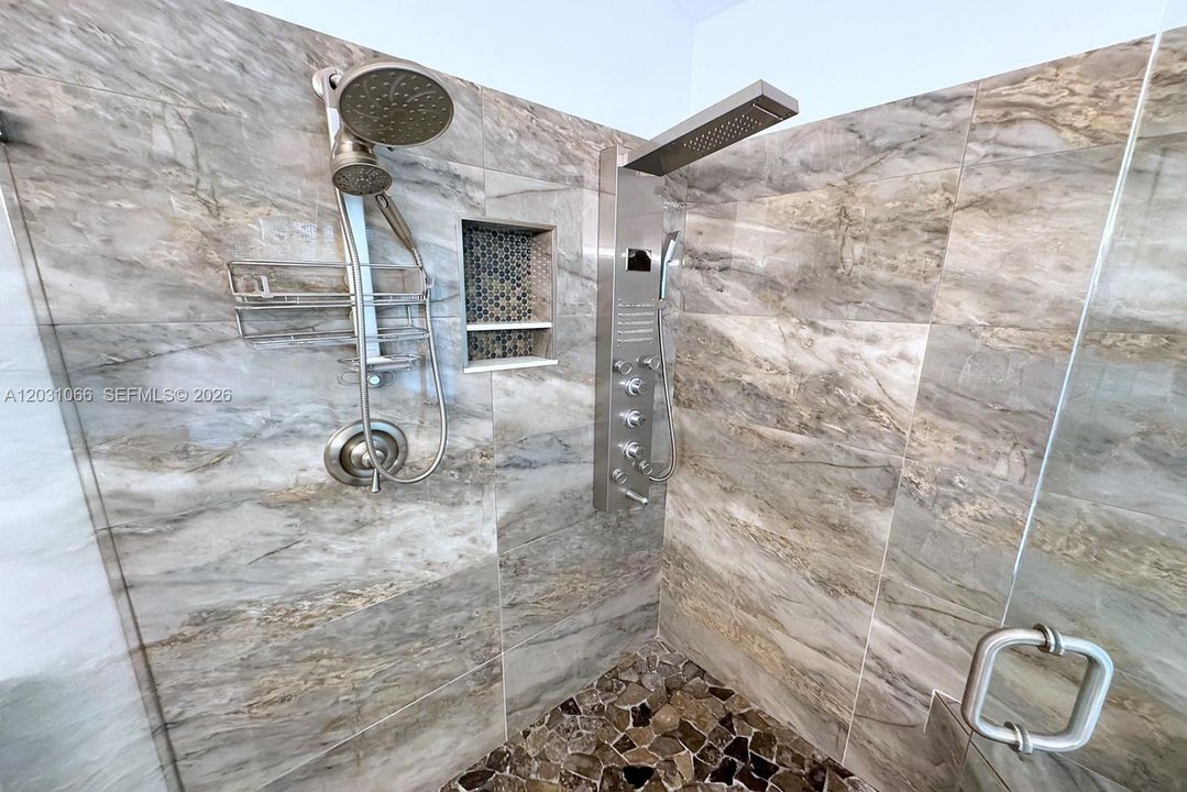 For Sale: $998,000 (5 beds, 4 baths, 3367 Square Feet)