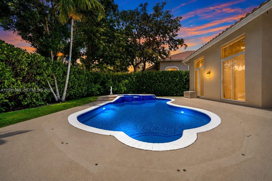 For Sale: $998,000 (5 beds, 4 baths, 3367 Square Feet)