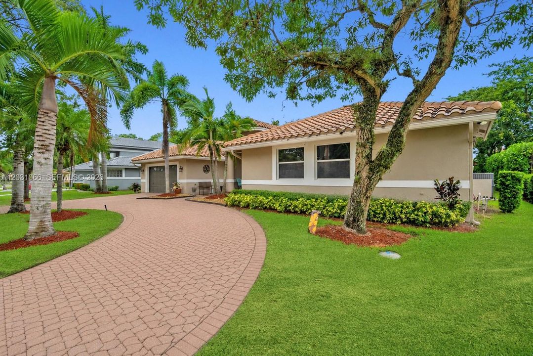 For Sale: $998,000 (5 beds, 4 baths, 3367 Square Feet)