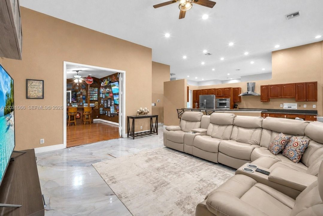 For Sale: $998,000 (5 beds, 4 baths, 3367 Square Feet)