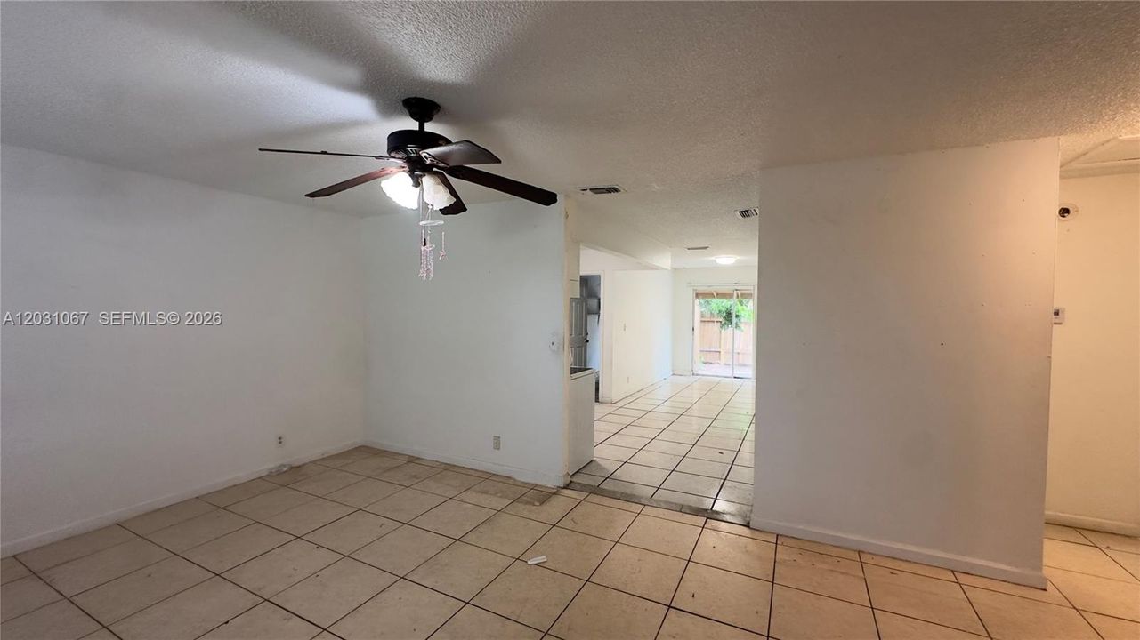 En Venta: $319,000 (3 camas, 2 baños, 1132 Pies cuadrados)