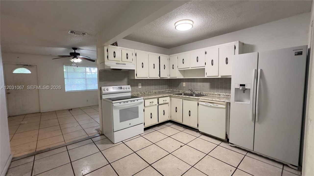 En Venta: $319,000 (3 camas, 2 baños, 1132 Pies cuadrados)