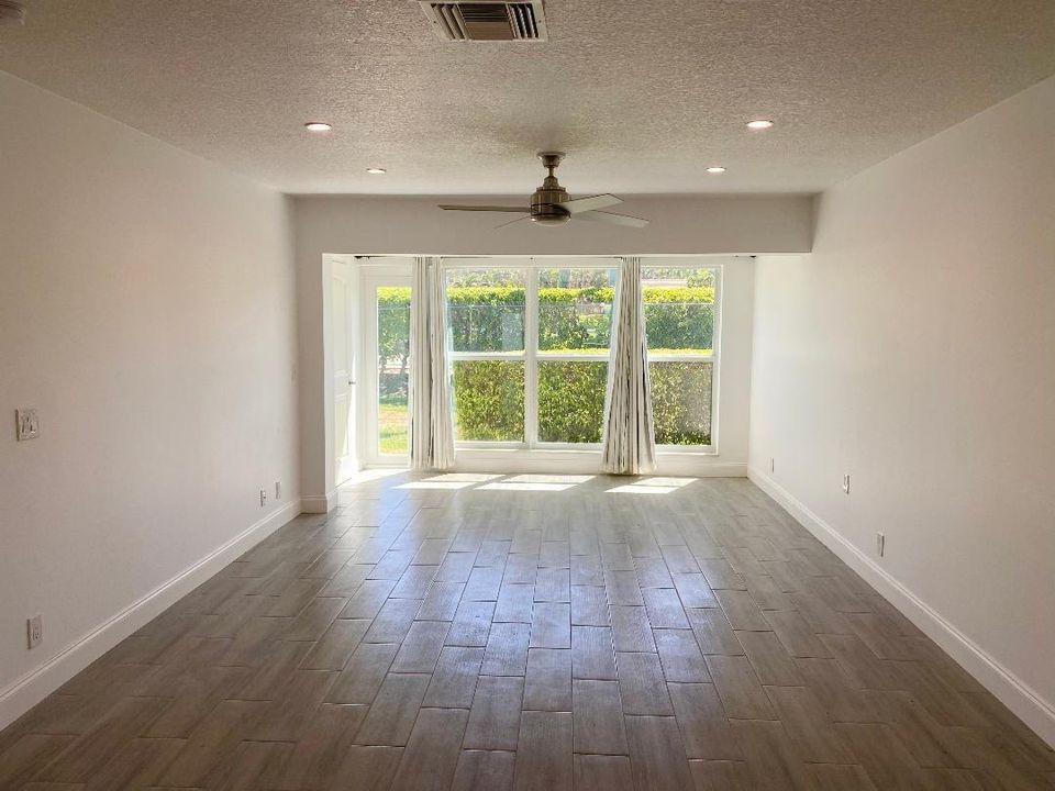 LVING ROOM