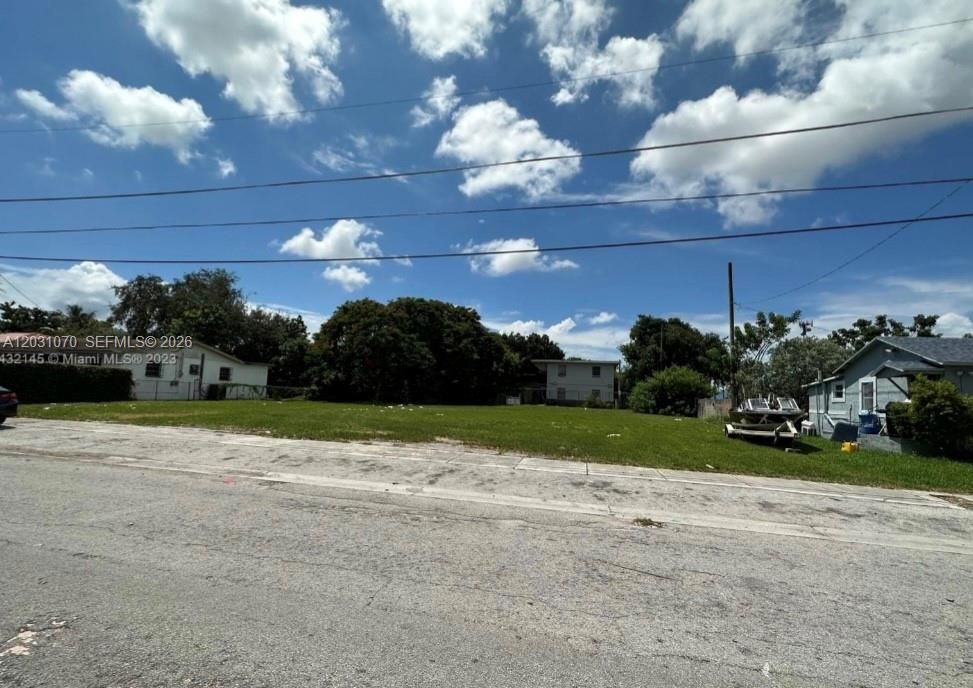 待售: $299,000 (0.12 acres)