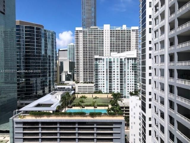 For Rent: $2,500 (1 beds, 1 baths, 640 Square Feet)