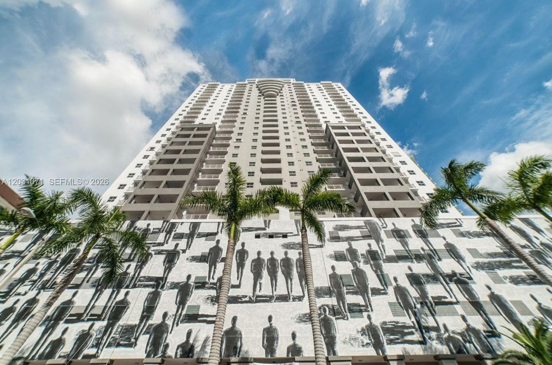 For Rent: $2,500 (1 beds, 1 baths, 640 Square Feet)