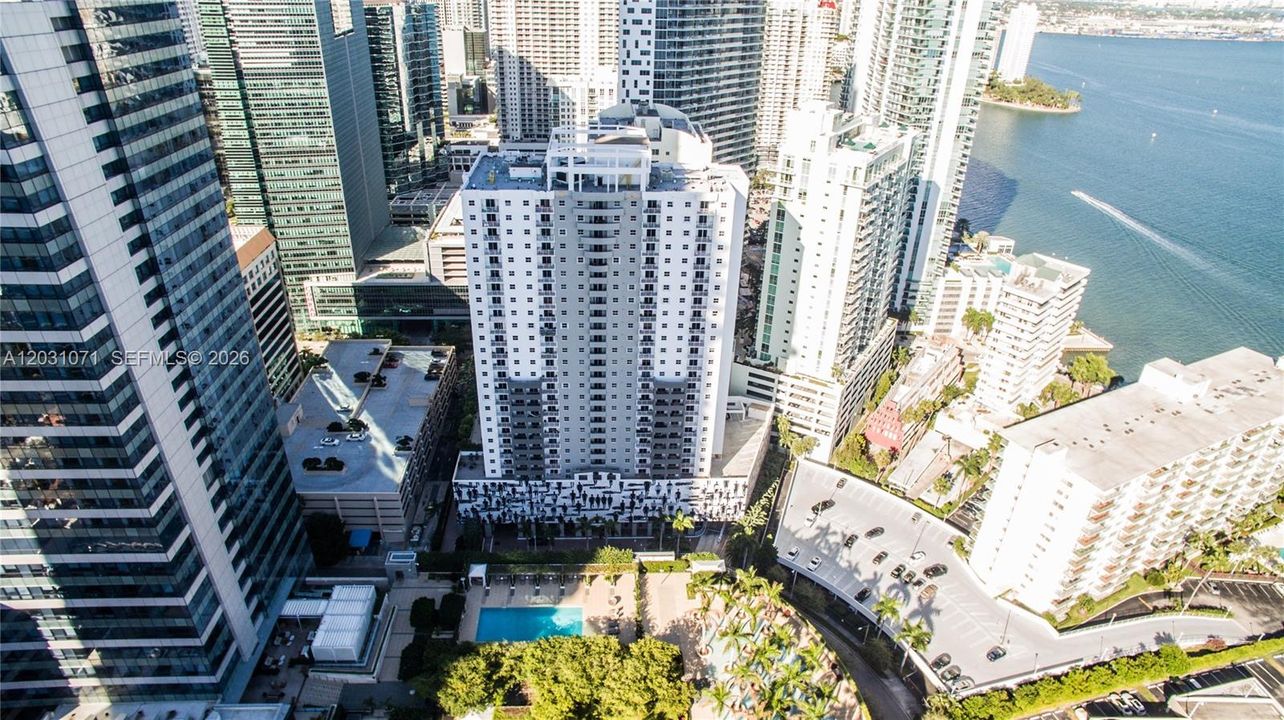 For Rent: $2,500 (1 beds, 1 baths, 640 Square Feet)