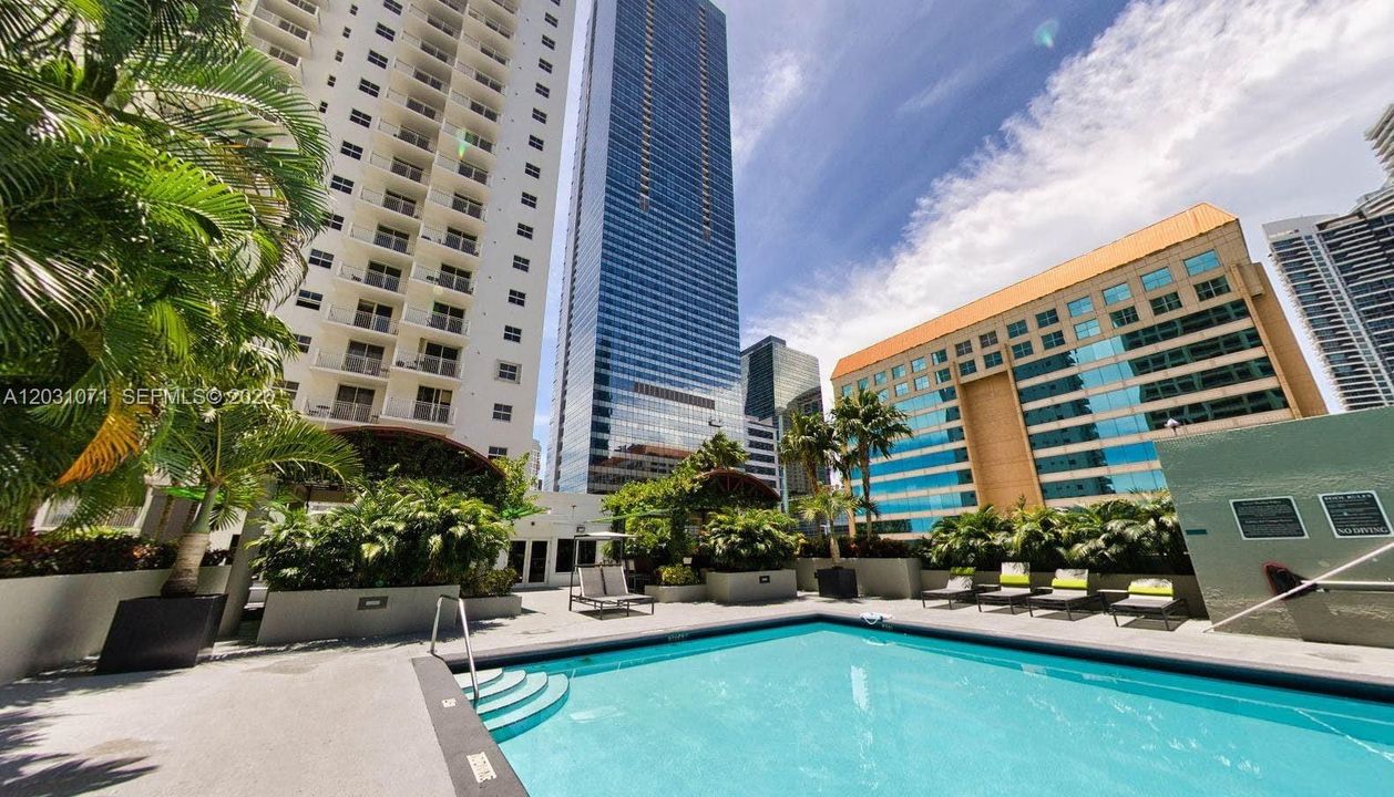 For Rent: $2,500 (1 beds, 1 baths, 640 Square Feet)