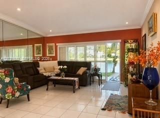 En Venta: $595,000 (3 camas, 2 baños, 1608 Pies cuadrados)