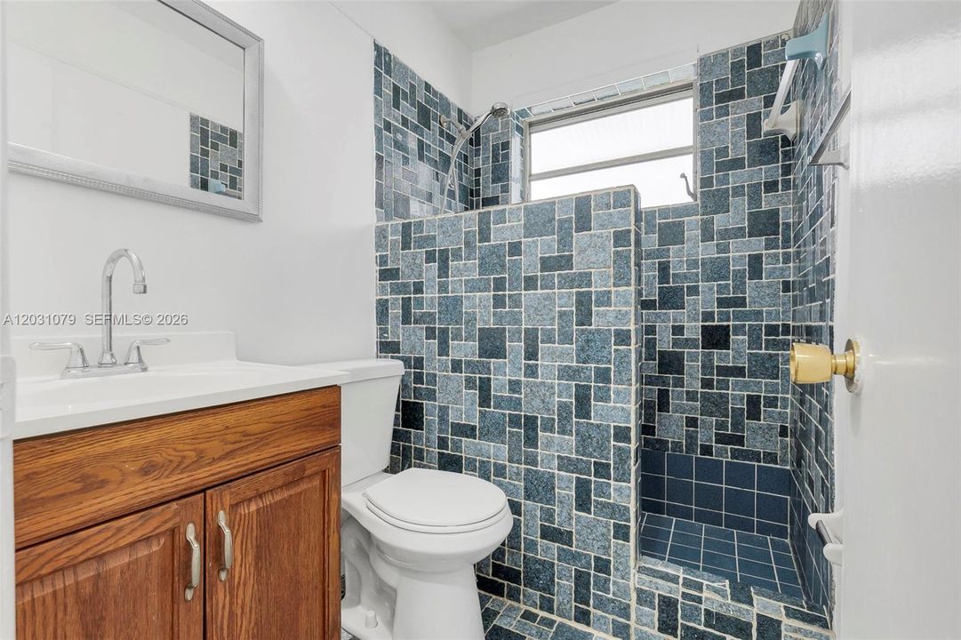 For Rent: $1,100 (1 beds, 0 baths, 1708 Square Feet)