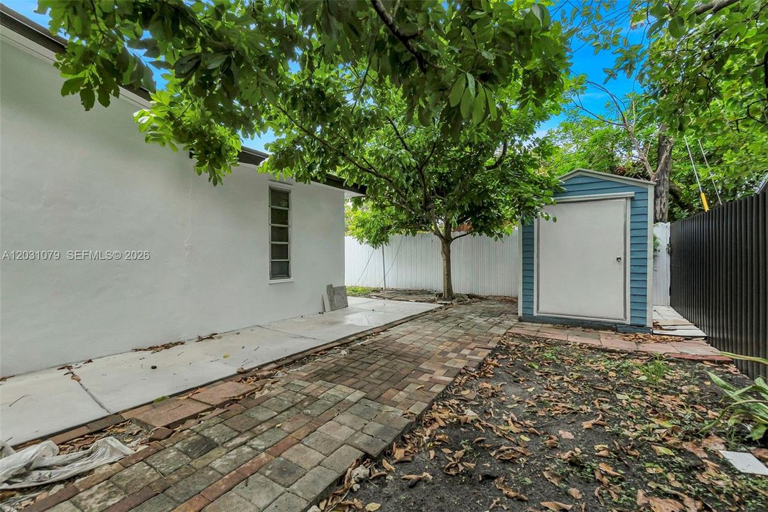 For Rent: $1,100 (1 beds, 0 baths, 1708 Square Feet)