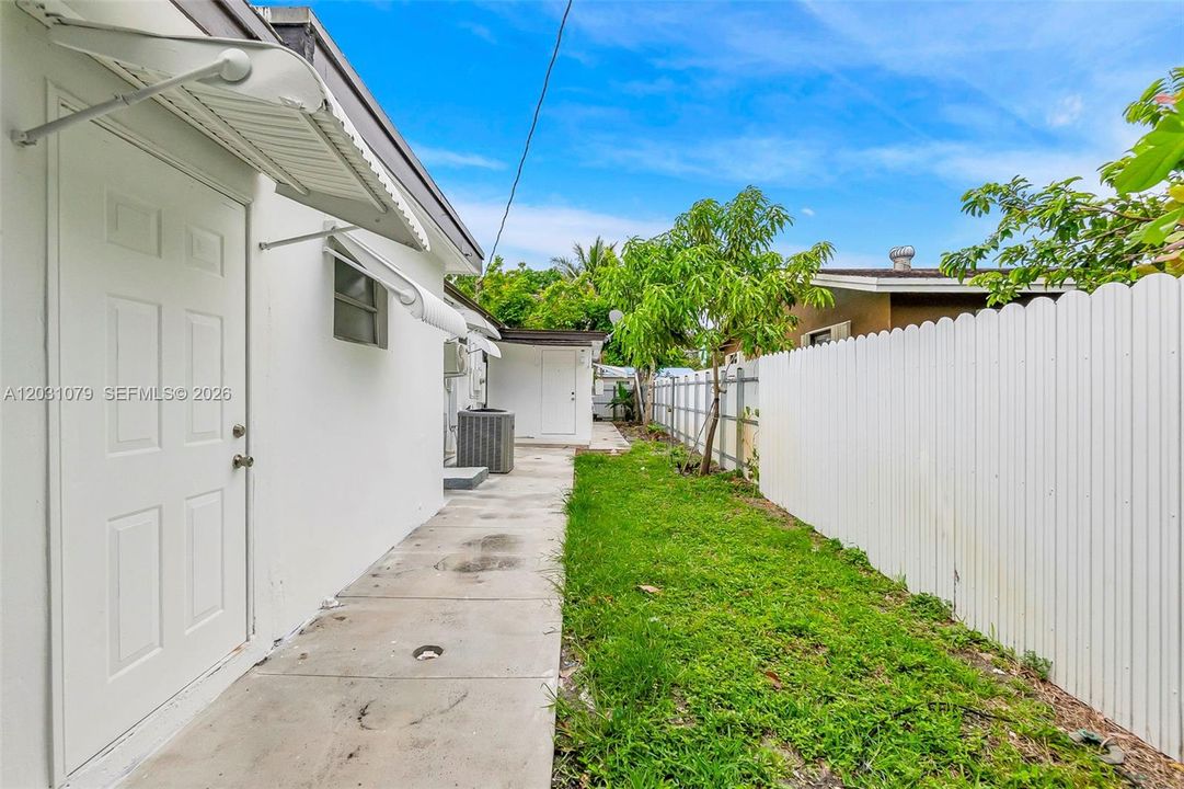 For Rent: $1,100 (1 beds, 0 baths, 1708 Square Feet)