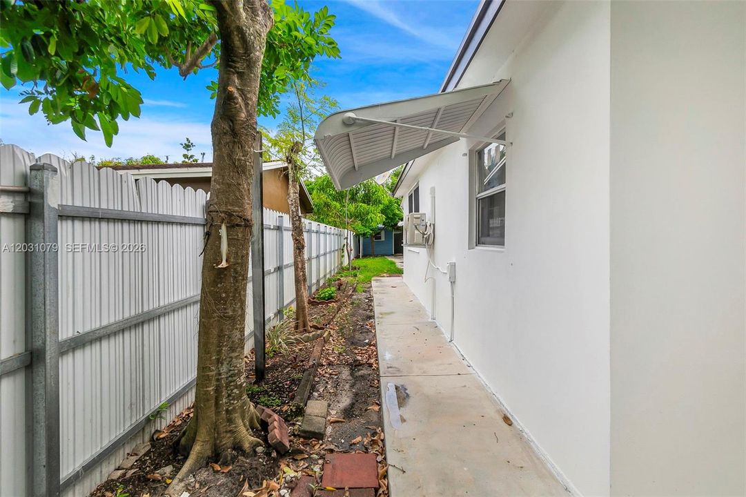 For Rent: $1,100 (1 beds, 0 baths, 1708 Square Feet)