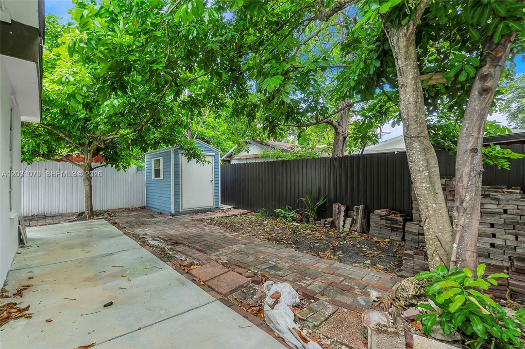 For Rent: $1,100 (1 beds, 0 baths, 1708 Square Feet)