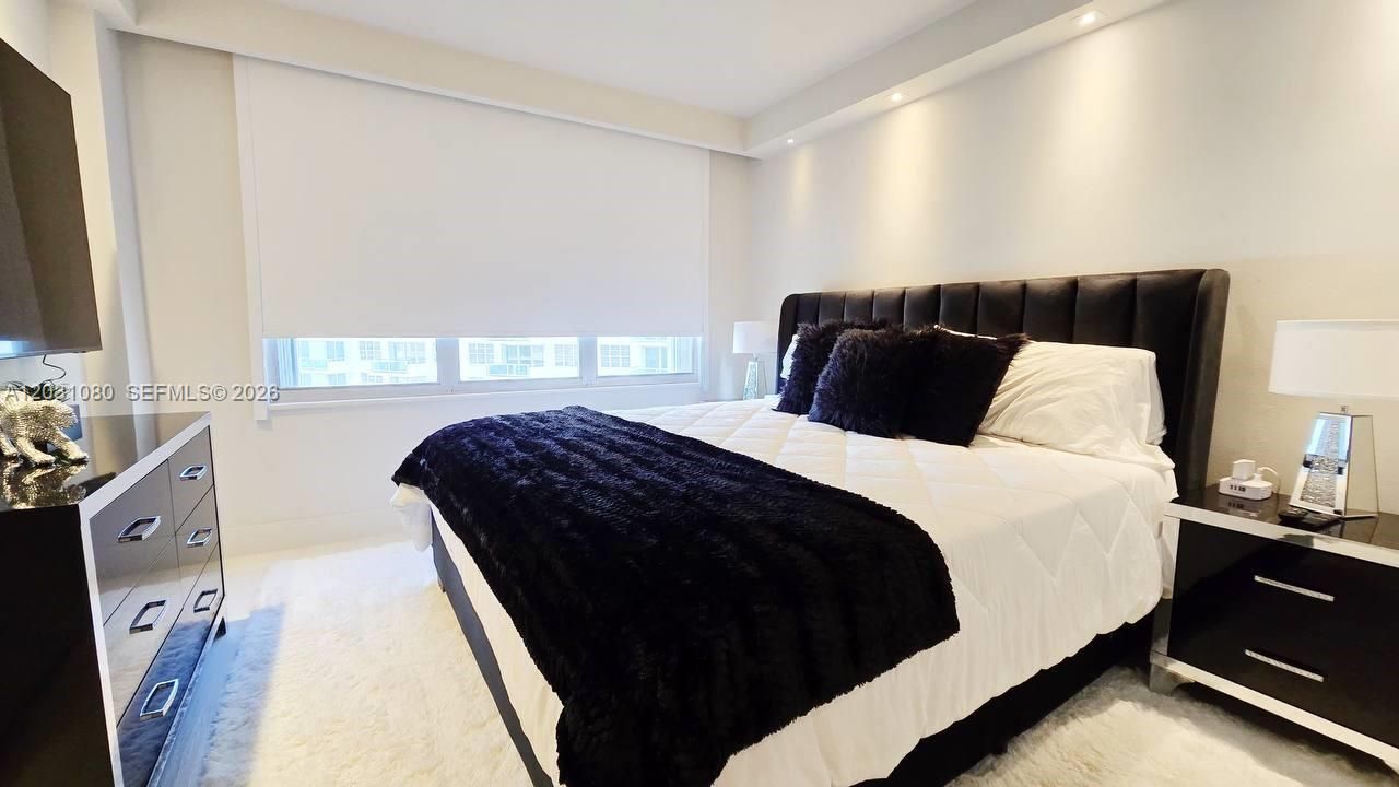 出租: $6,000 (2 贝兹, 2 浴室, 1030 平方英尺)