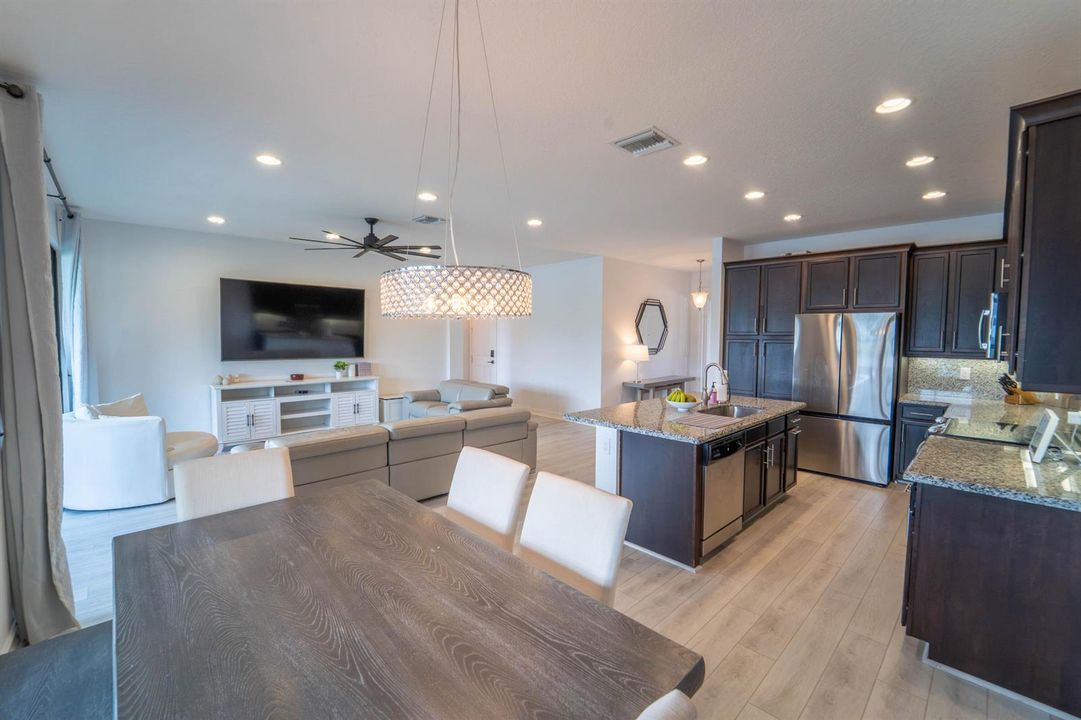 Kitchen / Dining Area
