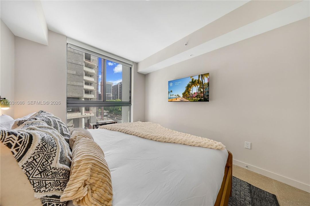 For Sale: $720,000 (2 beds, 2 baths, 750 Square Feet)