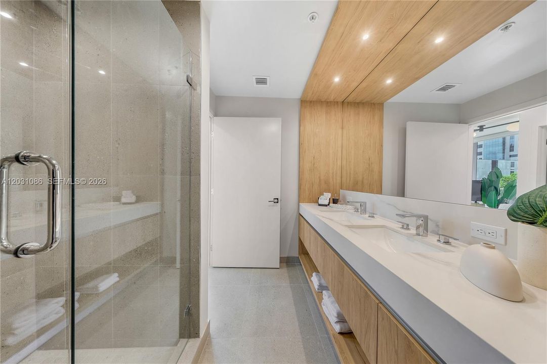 For Sale: $720,000 (2 beds, 2 baths, 750 Square Feet)