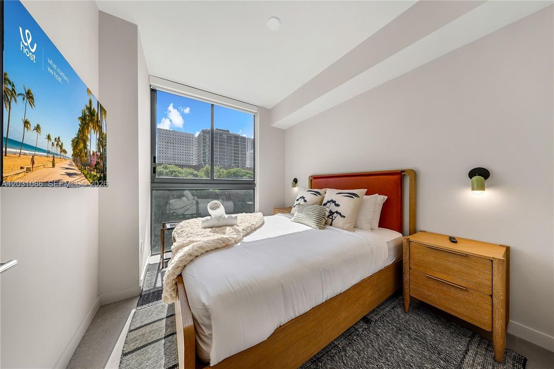 For Sale: $720,000 (2 beds, 2 baths, 750 Square Feet)