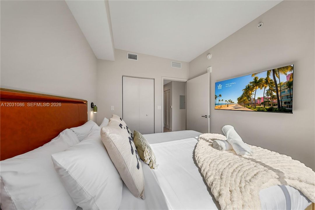 For Sale: $720,000 (2 beds, 2 baths, 750 Square Feet)