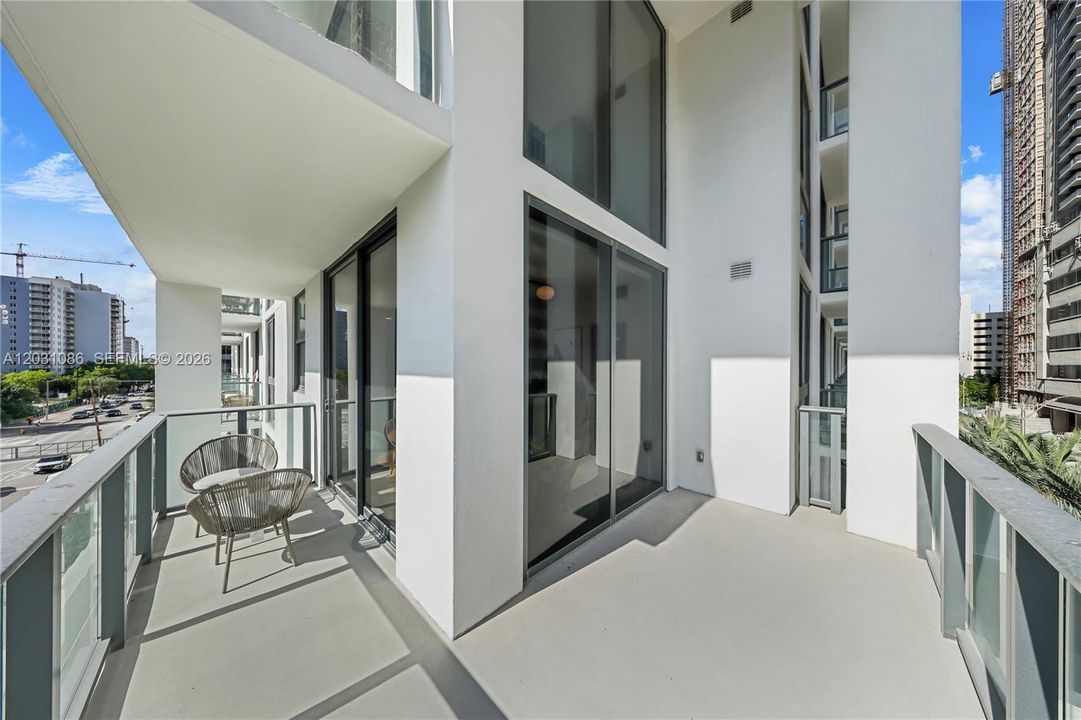 For Sale: $720,000 (2 beds, 2 baths, 750 Square Feet)