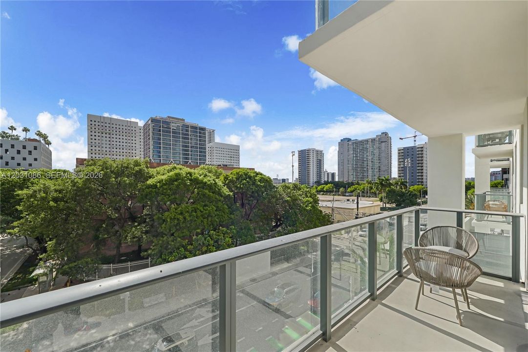 For Sale: $720,000 (2 beds, 2 baths, 750 Square Feet)