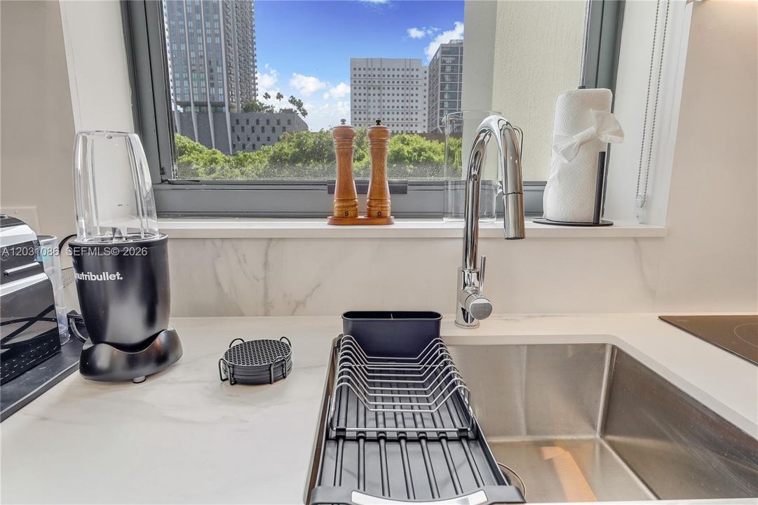 For Sale: $720,000 (2 beds, 2 baths, 750 Square Feet)