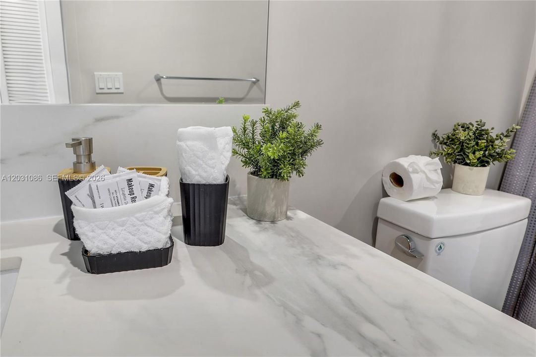 For Sale: $720,000 (2 beds, 2 baths, 750 Square Feet)