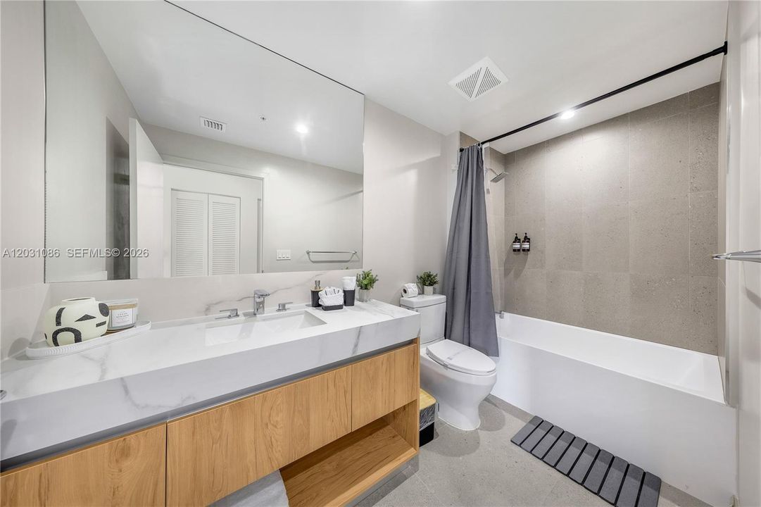 For Sale: $720,000 (2 beds, 2 baths, 750 Square Feet)