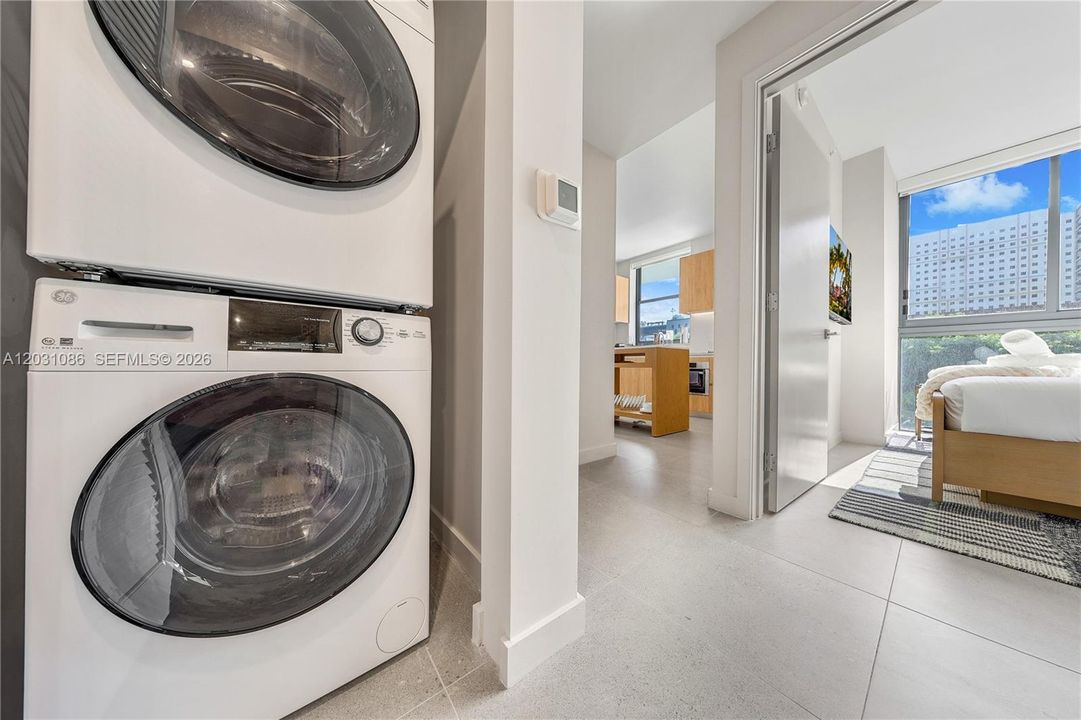 For Sale: $720,000 (2 beds, 2 baths, 750 Square Feet)