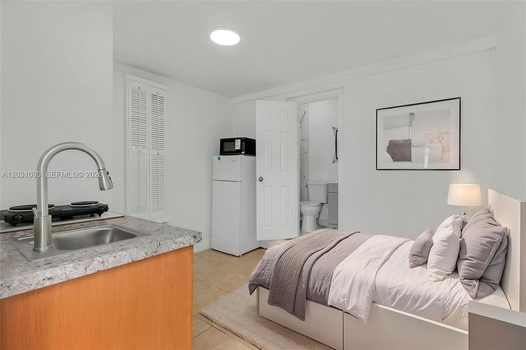 For Rent: $1,100 (1 beds, 1 baths, 1708 Square Feet)