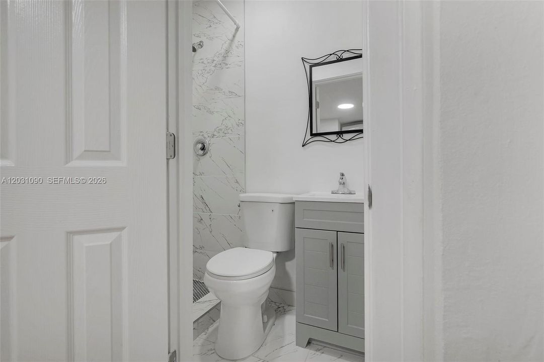 For Rent: $1,100 (1 beds, 1 baths, 1708 Square Feet)