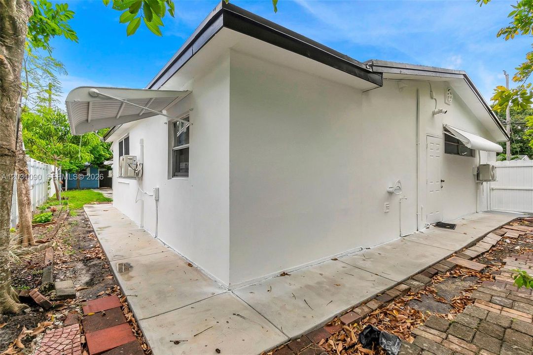 For Rent: $1,100 (1 beds, 1 baths, 1708 Square Feet)