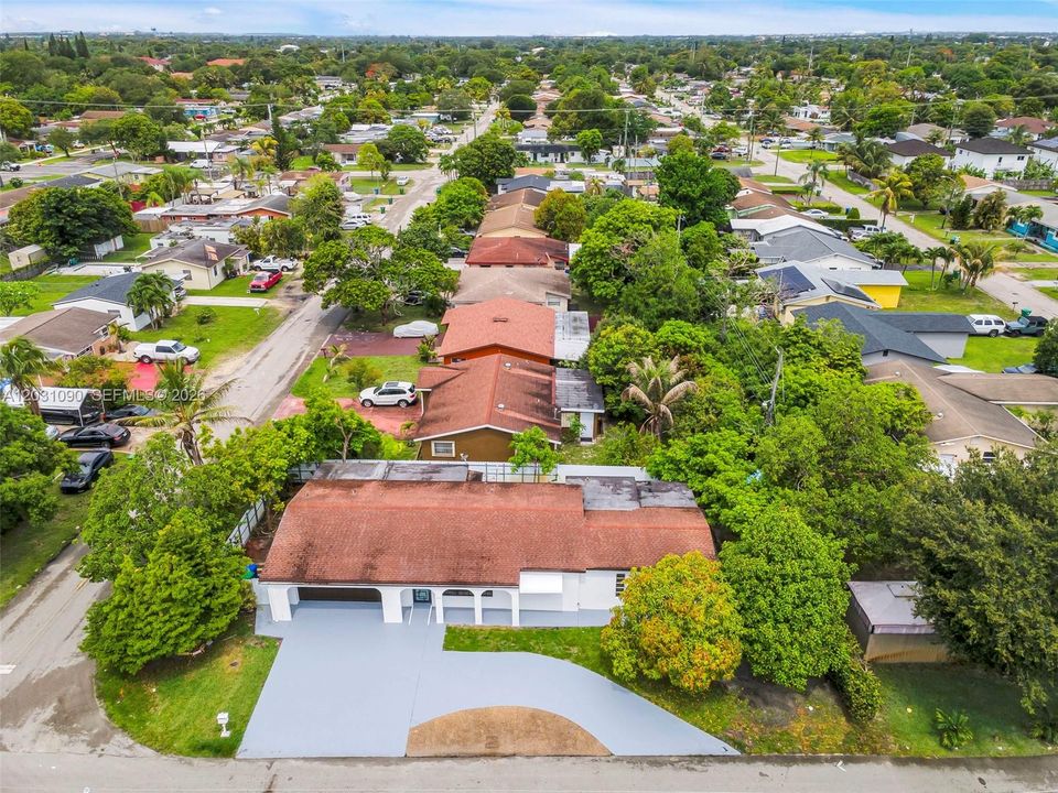 For Rent: $1,100 (1 beds, 1 baths, 1708 Square Feet)