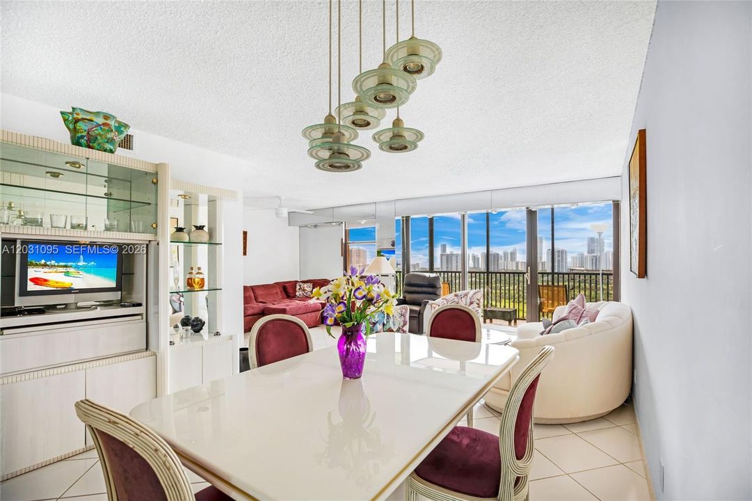 For Sale: $255,000 (2 beds, 2 baths, 1157 Square Feet)