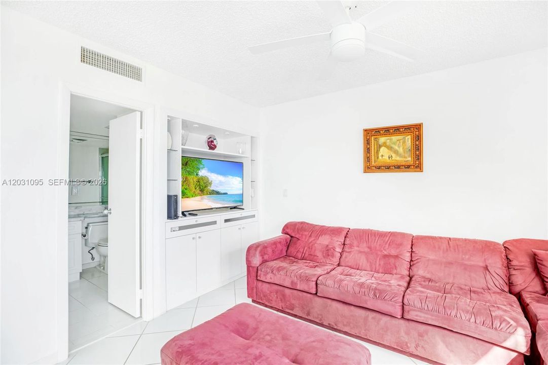 For Sale: $255,000 (2 beds, 2 baths, 1157 Square Feet)