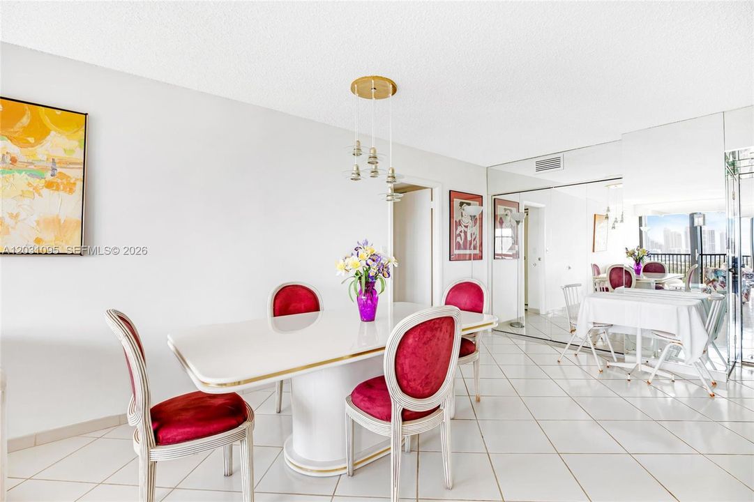 For Sale: $255,000 (2 beds, 2 baths, 1157 Square Feet)