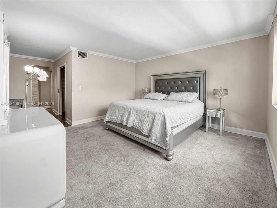 В аренду: $3,600 (2 спален, 2 ванн, 1460 Квадратных фут)
