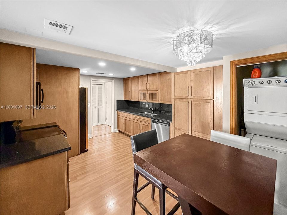 В аренду: $3,600 (2 спален, 2 ванн, 1460 Квадратных фут)