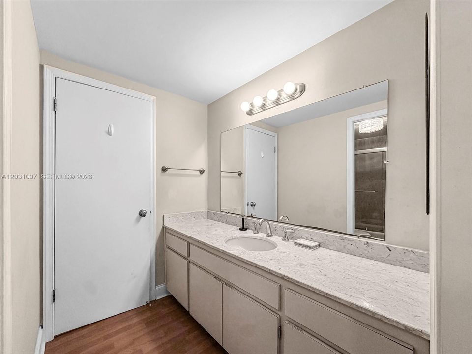 В аренду: $3,600 (2 спален, 2 ванн, 1460 Квадратных фут)
