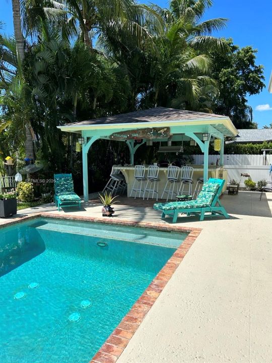Active With Contract: $924,900 (4 beds, 3 baths, 2564 Square Feet)